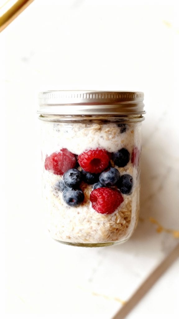 Overnight Oats with Chia and Berries
